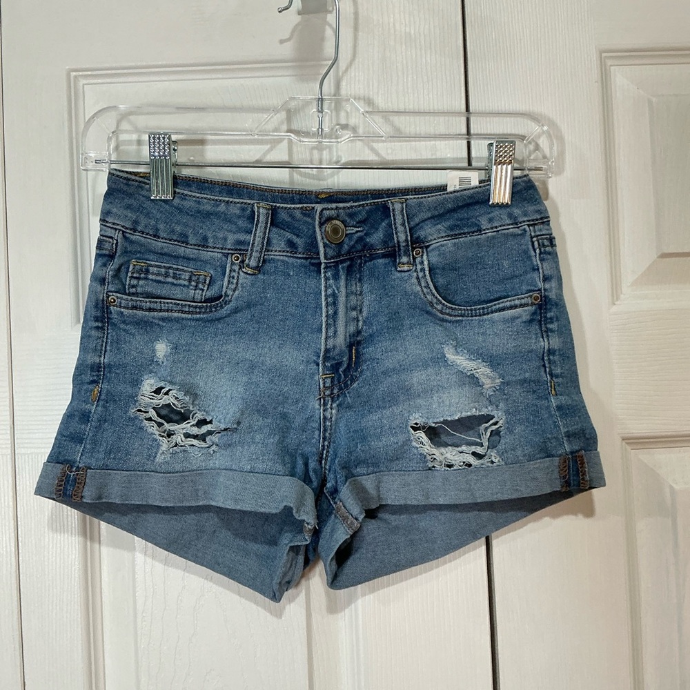🩷 LONDON Low Rise Blue Distressed Denim Jean Shorts - Size 3